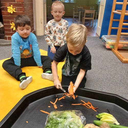 Papouškové - zelenina - říjen 2025