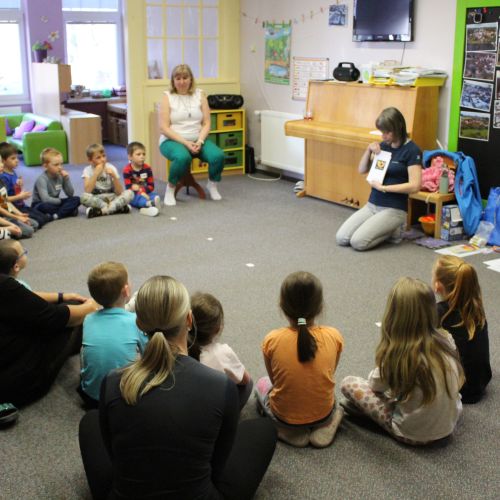 Stavitelé mostů - Papouškové